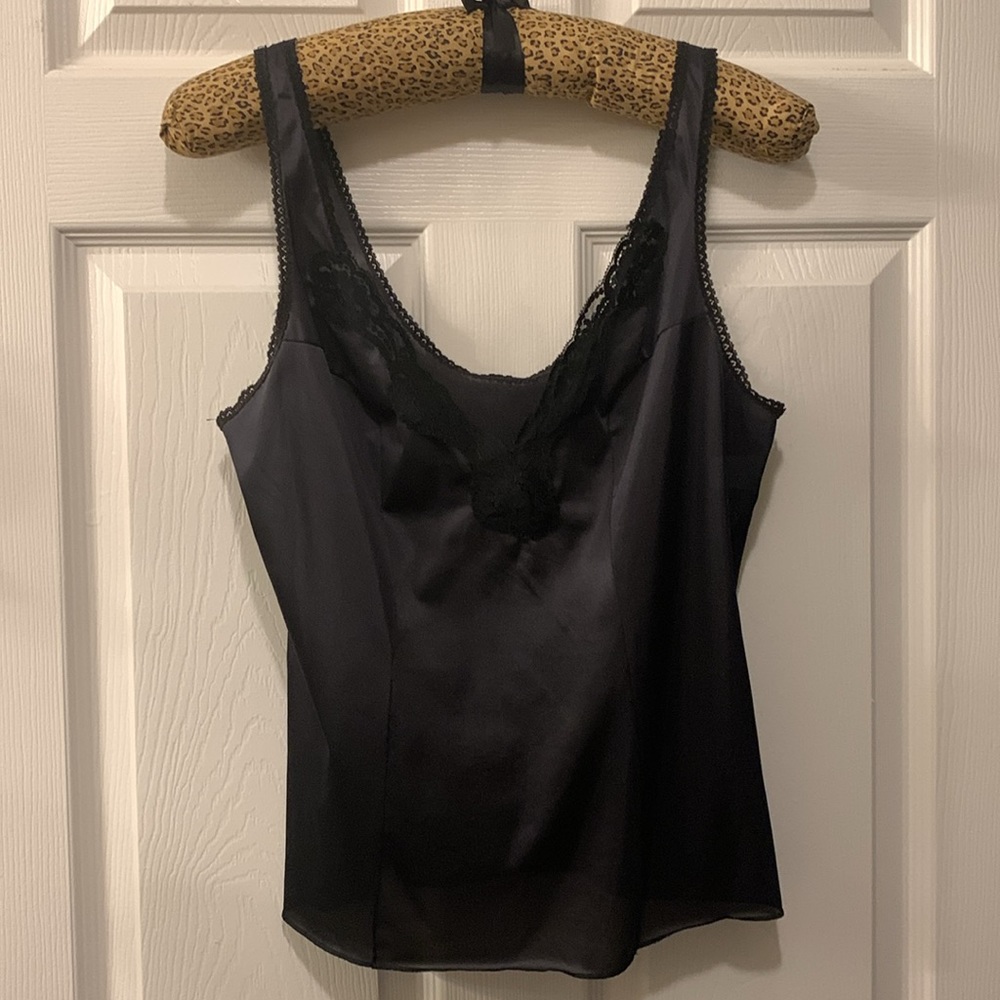 VINTAGE VASSARETTE BLACK CAMISOLE SZ 38 LACE TRIM 100%NYLON SHAPING DARTS/SEAMS